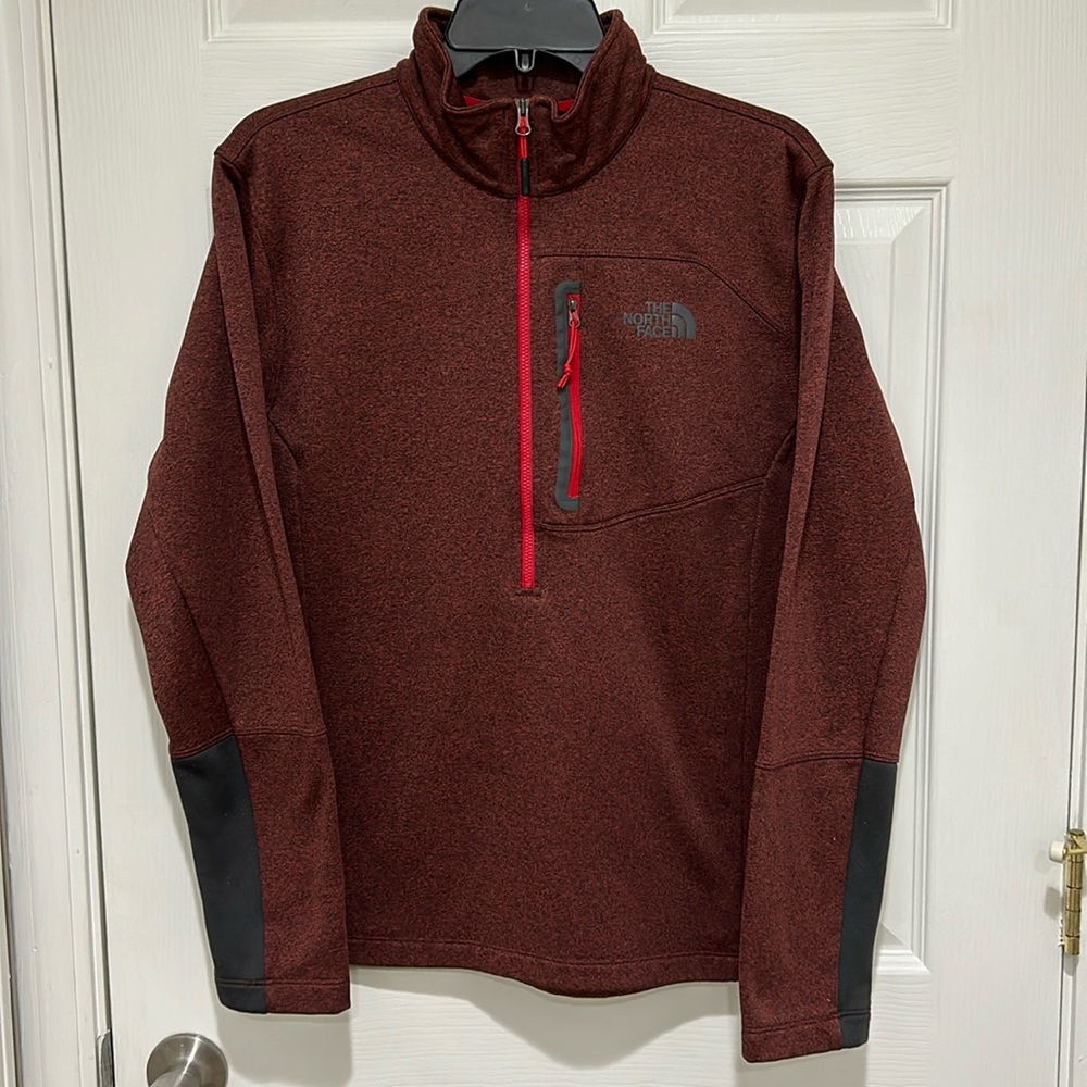 The North Face Men’s Quarter Zip pullover sweatshirt size M